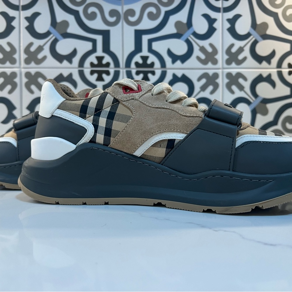Burberry Beige Check Ramsay Sneakers, Size 42 (US 9) - Picture 5 of 6